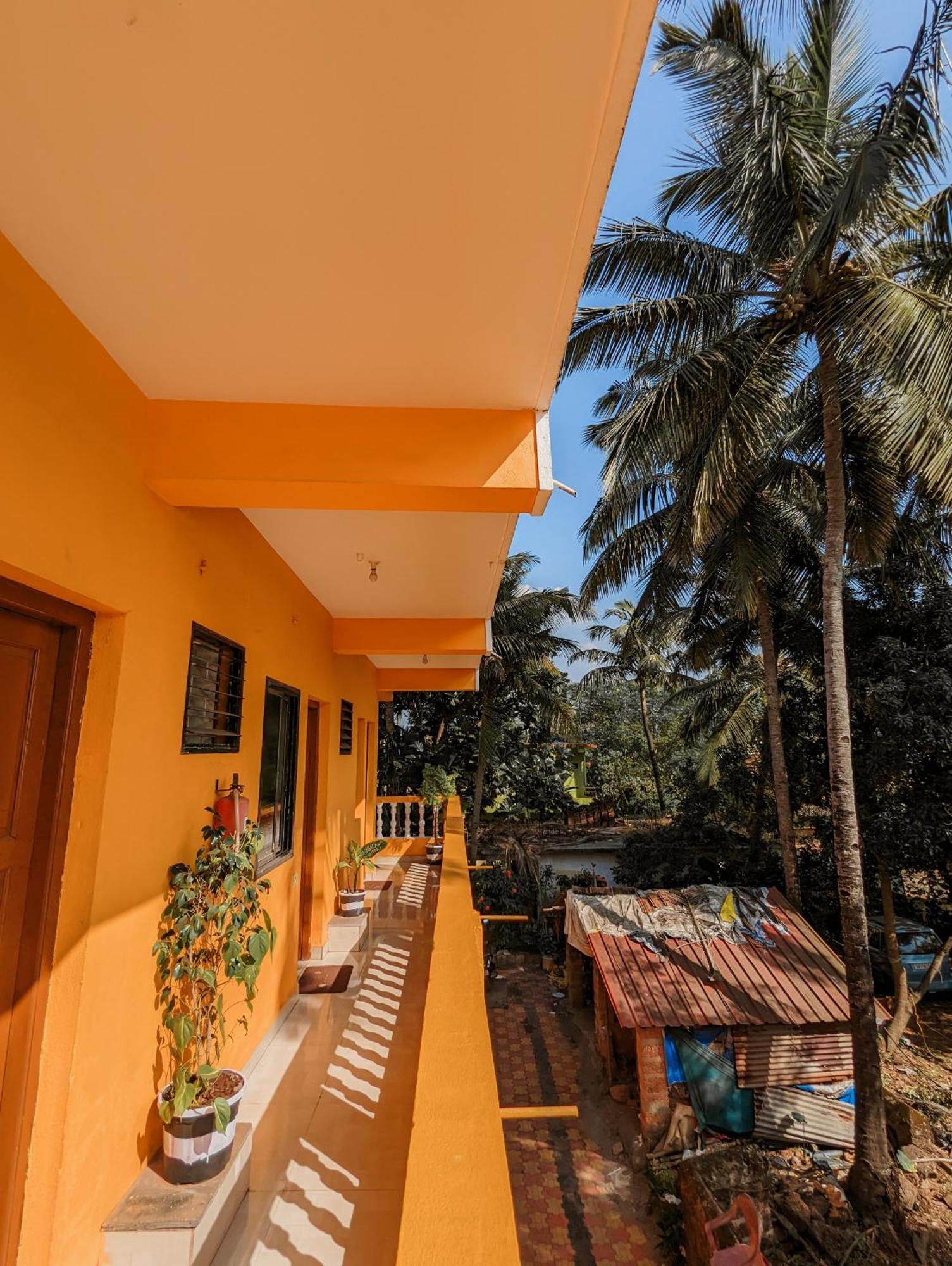 Krishna Guest House อารัมบล ภายนอก รูปภาพ